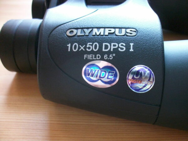 Olympus 10 x 50 DPS-I Fernglas Olympus-Schriftzug seitlich