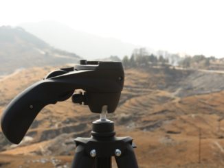 Stativ für Fernglas und Kamera