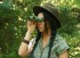 Taschenfernglas auf der Safari im Einsatz